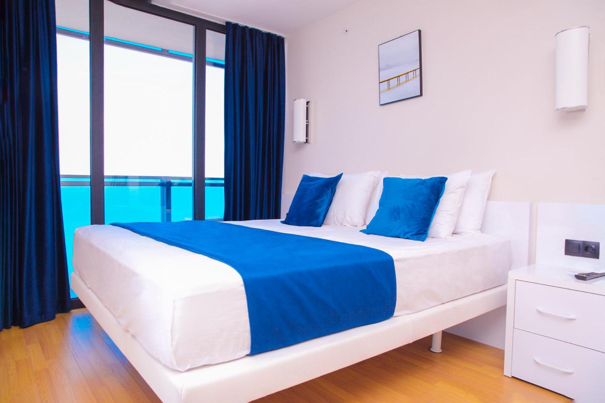 Relax And Unwind Premier Sea View Aparthotel In Батумі Екстер'єр фото
