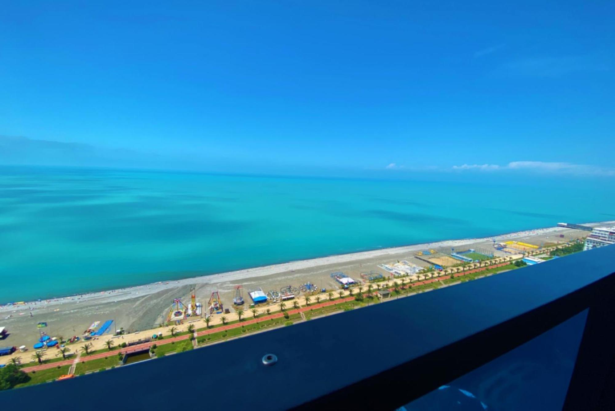 Relax And Unwind Premier Sea View Aparthotel In Батумі Екстер'єр фото