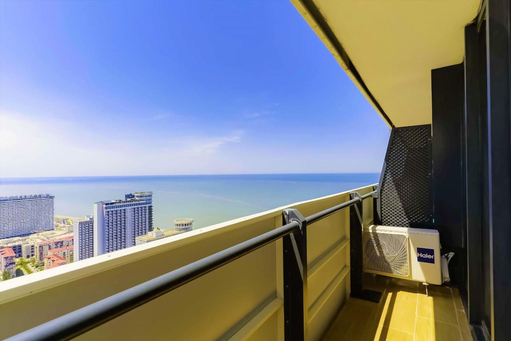 Relax And Unwind Premier Sea View Aparthotel In Батумі Екстер'єр фото