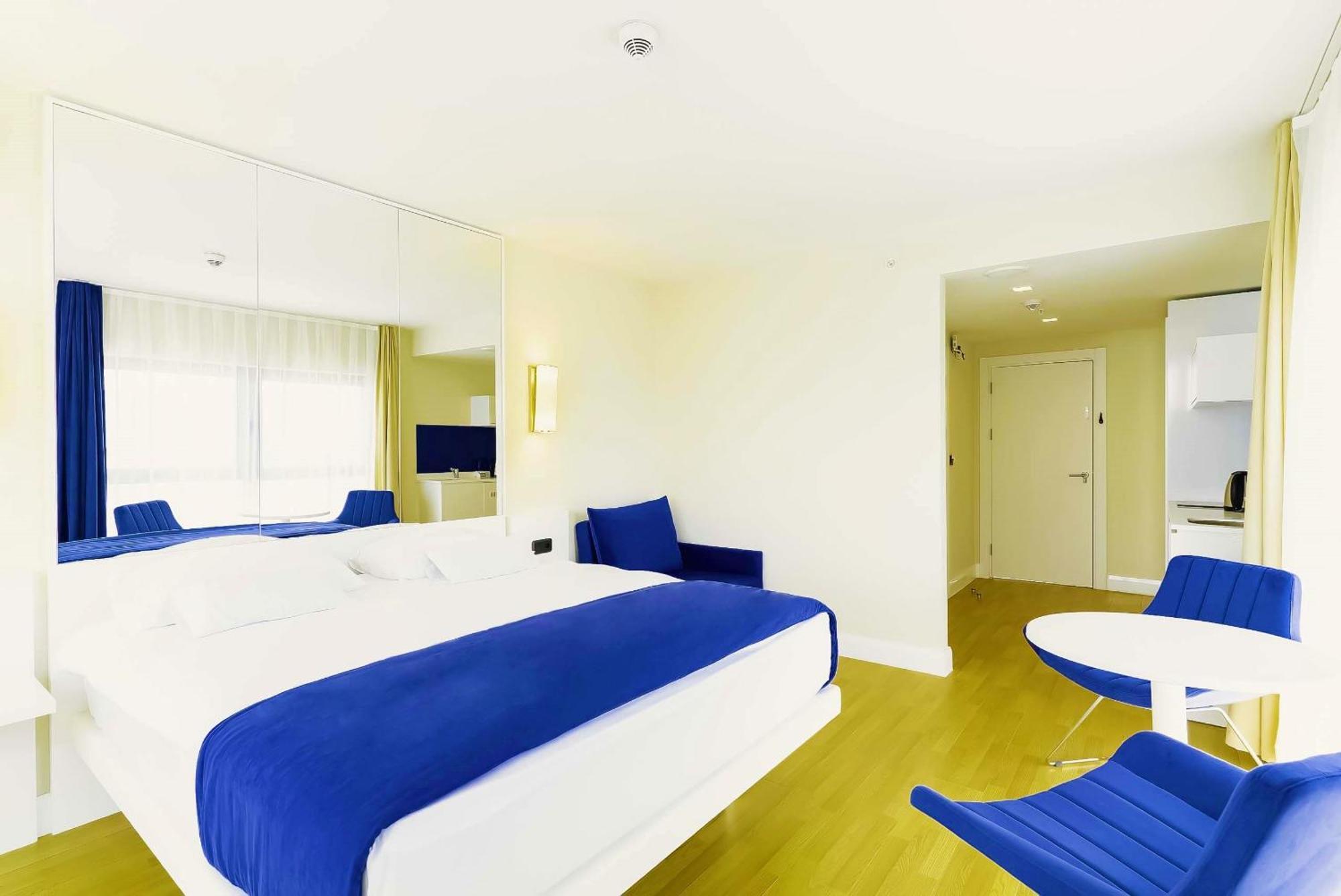 Relax And Unwind Premier Sea View Aparthotel In Батумі Екстер'єр фото